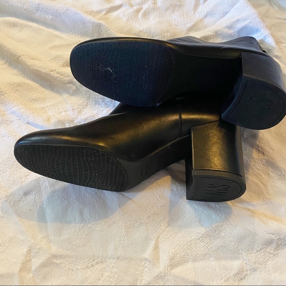 Stuart Weitzman | Heel Leather Ankle Boot - Picture 4 of 5